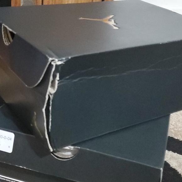 Air Jordan 11 Retro - Picture 10 of 11